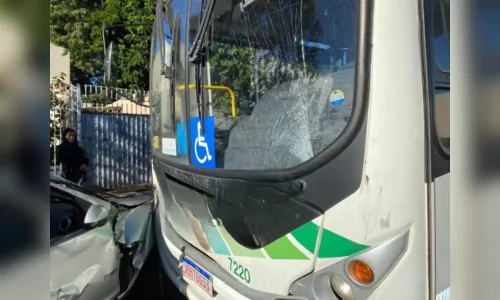 
							Socorrista atende acidente e encontra mãe e irmão entre as vítimas
						
						