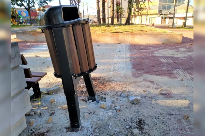 Vândalos causam estragos na Praça Mauá em fase final de revitalização