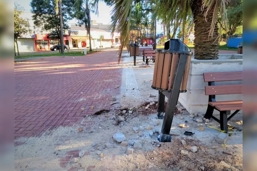 Vândalos causam estragos na Praça Mauá em fase final de revitalização