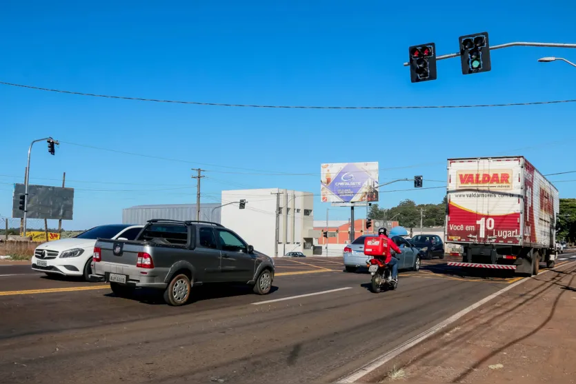Trechos urbanos de rodovias ganham novos semáforos em Apucarana