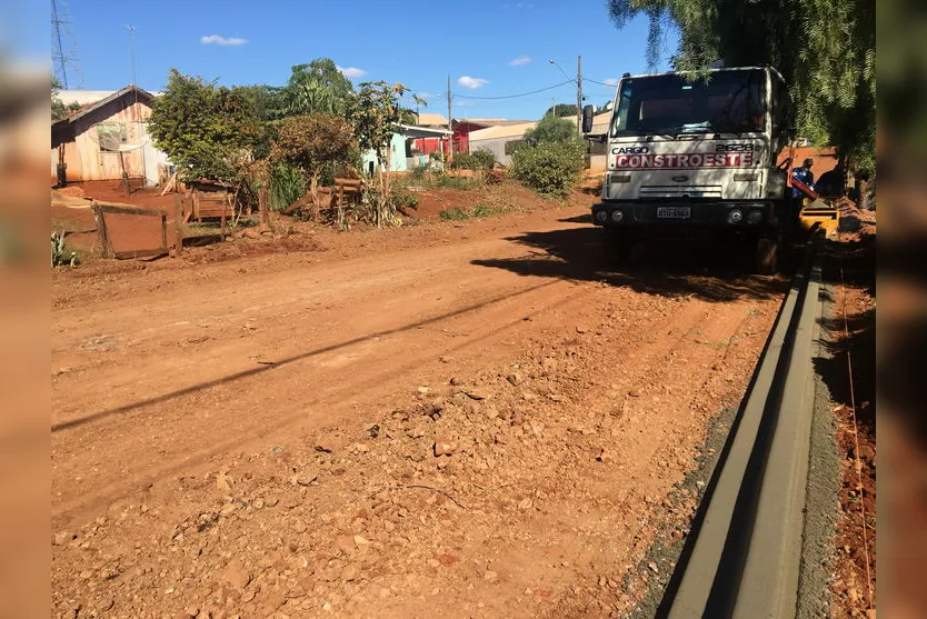 Empresa inicia obras de pavimentação asfáltica em Rio Bom