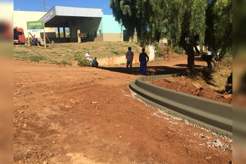 Empresa inicia obras de pavimentação asfáltica em Rio Bom