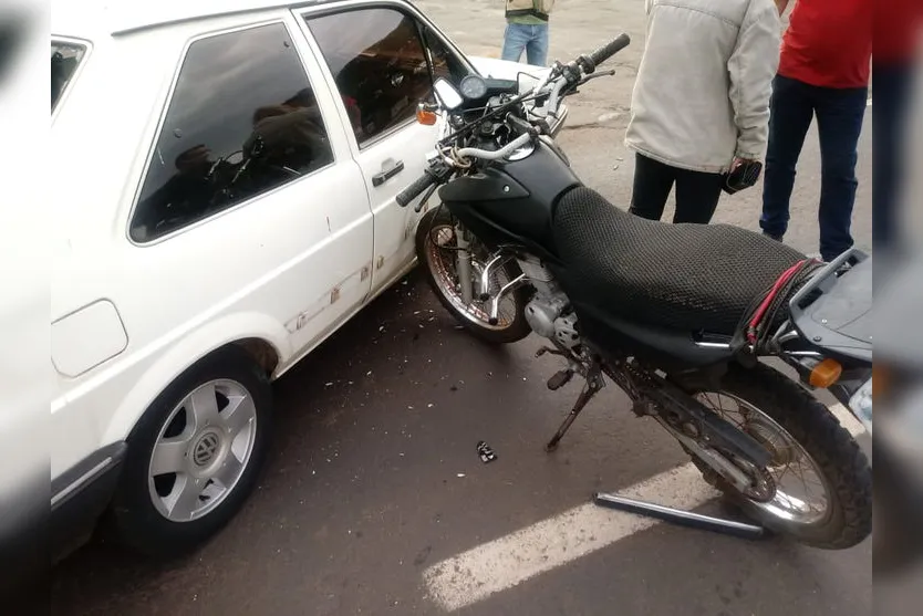 Motociclista sofre ferimentos após acidente na Av. Minas Gerias; assista