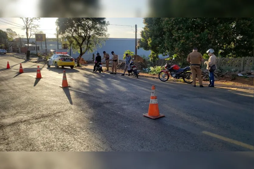 PM realiza blitz em Apucarana e apreende 5 motos