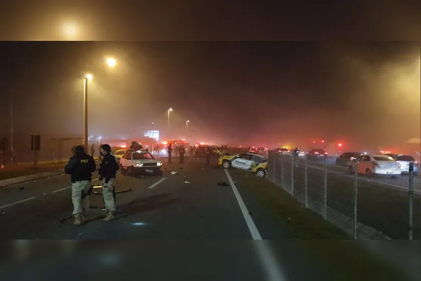PRF diz que nevoeiro e fumaça gerada por queimada causaram acidente no Paraná; assista