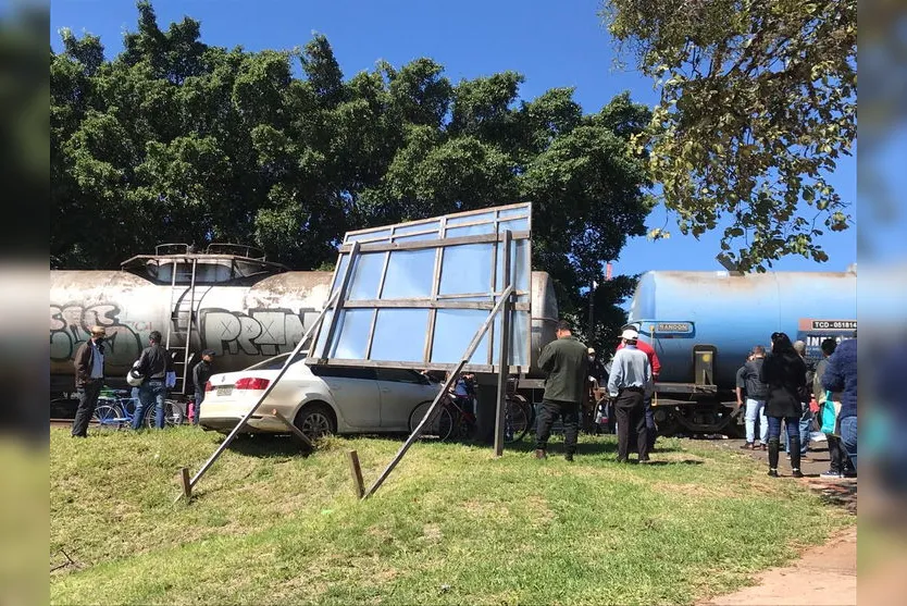 Acidente entre carro e trem é registrado em Cambé