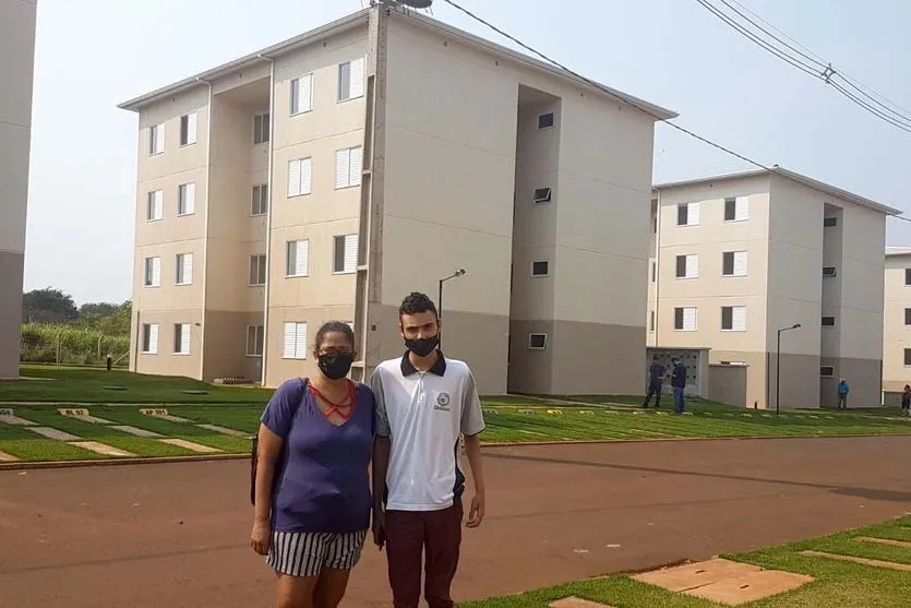 Apartamentos são entregues a 156 famílias de Foz do Iguaçu