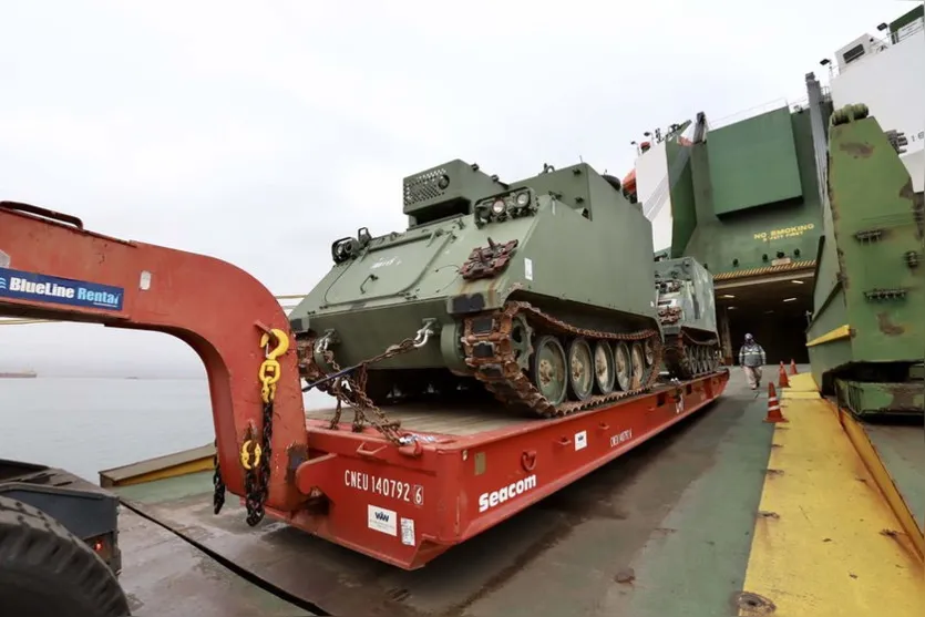 Operação especial recebe tanques blindados no Porto de Paranaguá
