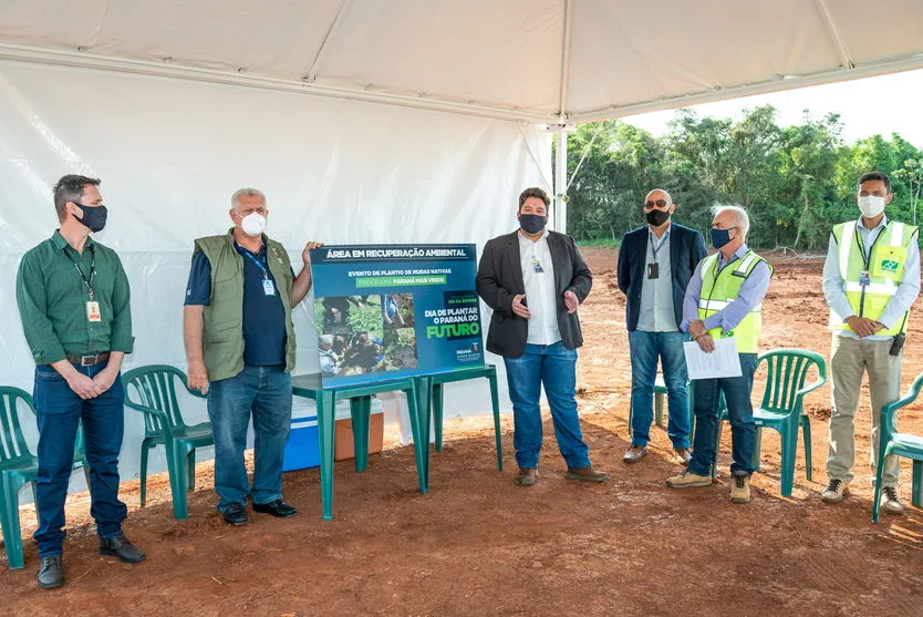 Aeroporto de Foz do Iguaçu começa o plantio de 10 mil mudas nativas