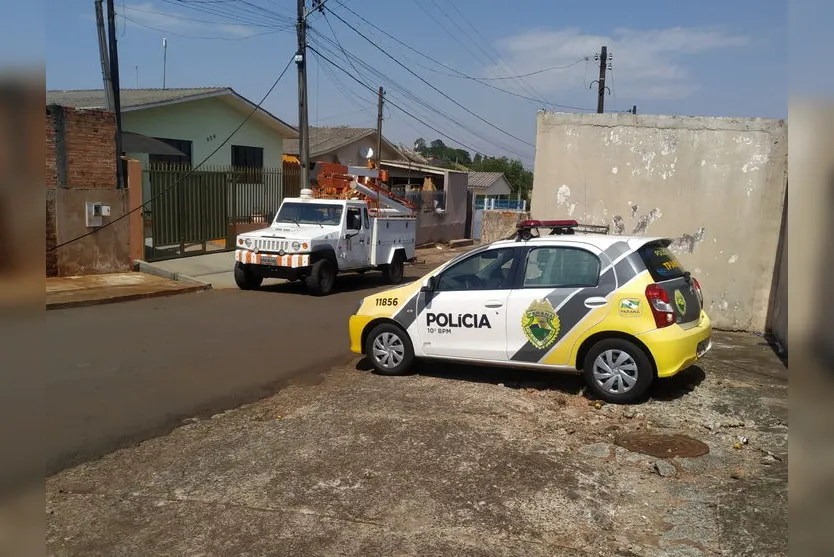 Carreta danifica fios da rede elétrica na Vila Reis em Apucarana