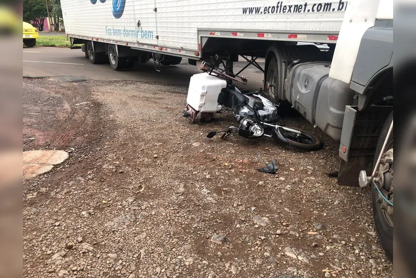 Motociclista fica ferido após acidente com caminhão em Arapongas