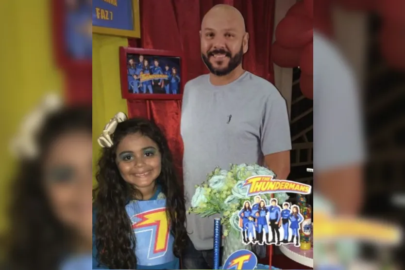 Menina que perdeu pai em acidente pede foto em tamanho real para festejar aniversário