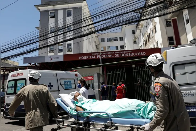 Bombeiros controlam incêndio no hospital de Bonsucesso