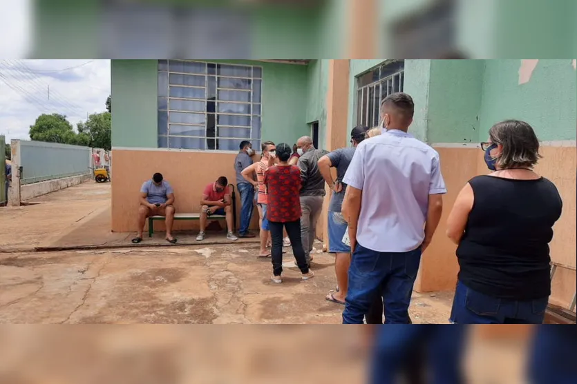Eleitores reclamam de fila longa e aglomeração em Rio Bom; Assista