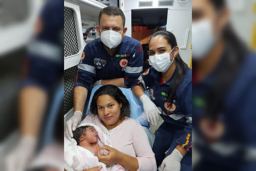 A caminho de hospital, grávida dá à luz dentro de ambulância do Samu