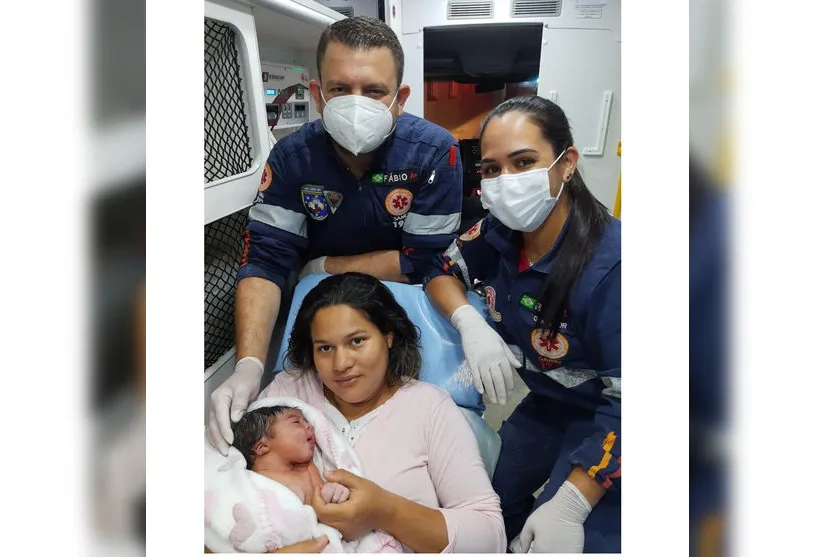 A caminho de hospital, grávida dá à luz dentro de ambulância do Samu