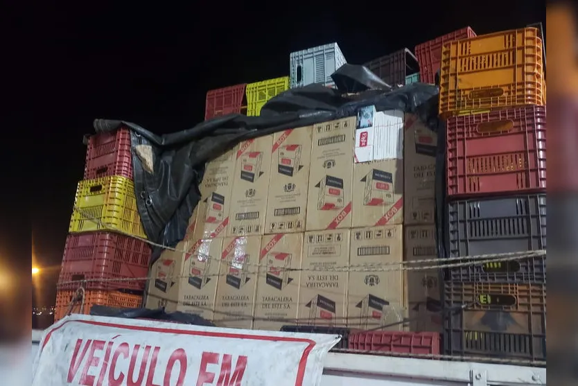 PRF apreende em Cornélio 300 caixas de cigarros do Paraguai; assista