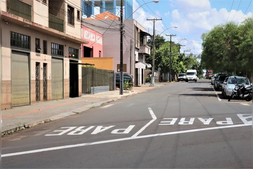 Diretran realiza melhorias na sinalização viária na Vila Araponguinha