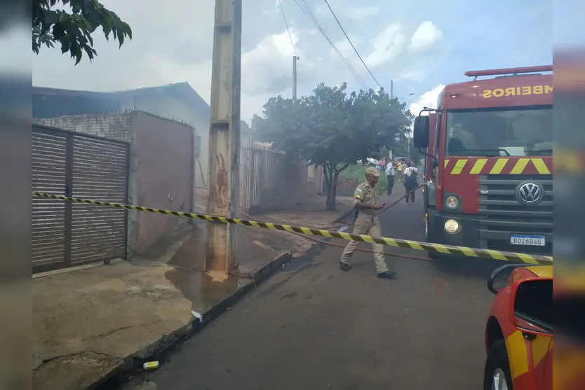 Incêndio destrói casa no Orlando Bacarin; assista