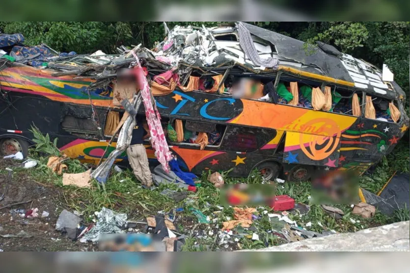 Acidente com óbitos envolvendo ônibus é registrado no litoral paranaense