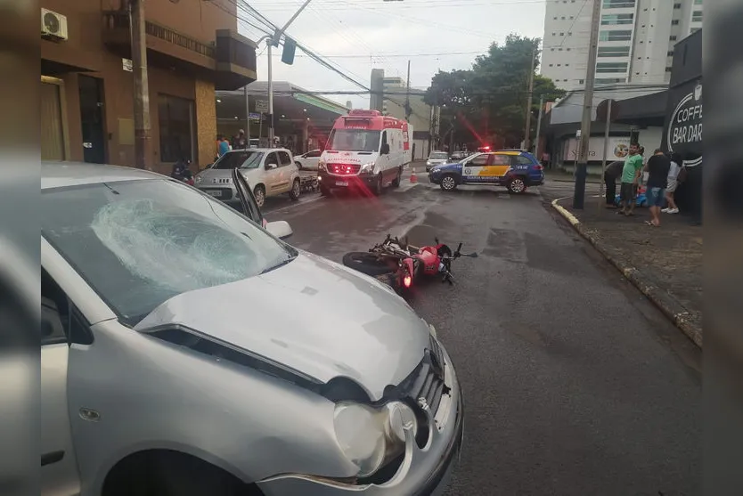 Acidente entre moto e carro deixa um homem ferido