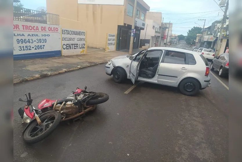 Acidente entre moto e carro deixa um homem ferido