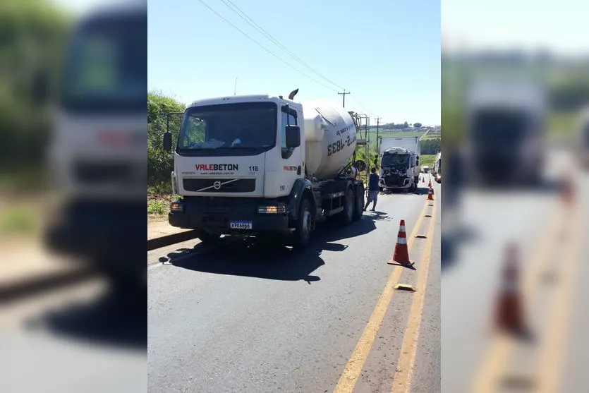 Acidente provoca ferimentos em motorista e grandes danos