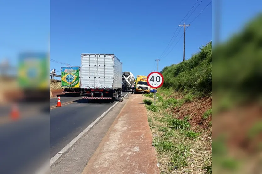 Acidente provoca ferimentos em motorista e grandes danos