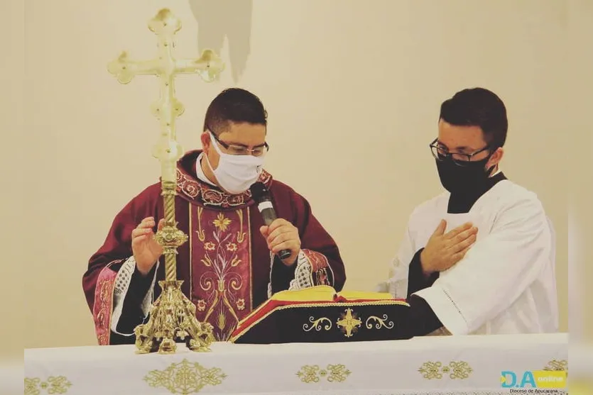 Aos 34 anos apucaranense 'larga tudo' para ser padre