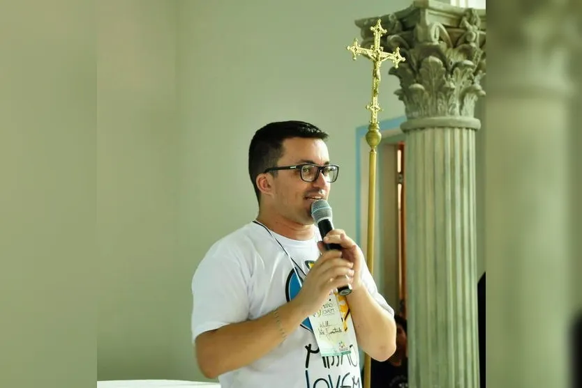 Aos 34 anos apucaranense 'larga tudo' para ser padre