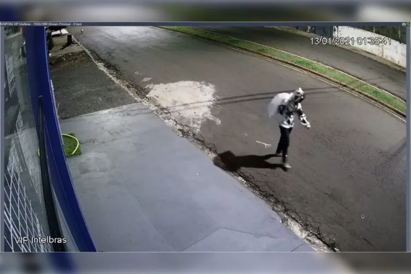 Bombeiro oferece recompensa para esclarecer atentado contra residência