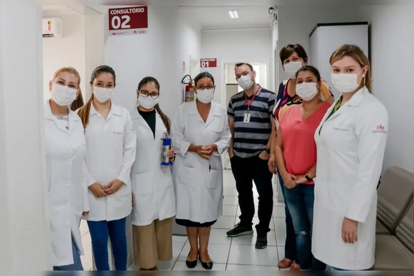 Comitiva de Piraquara visita ambulatório de dermatologia da AMS