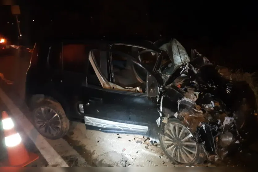 Durante fuga, criminosos colidem contra carro de família e criança morre