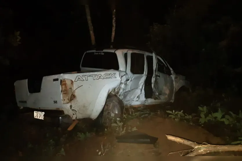 Durante fuga, criminosos colidem contra carro de família e criança morre