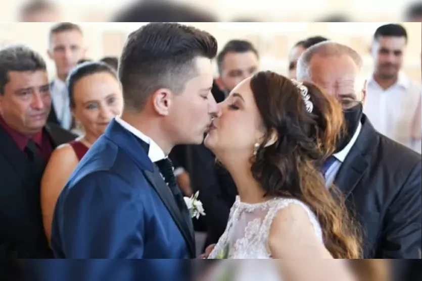 Em seus últimos dias de vida, mulher realiza sonho de casamento