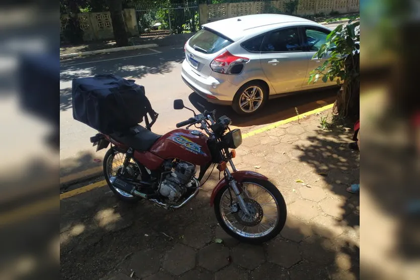 Entregador se envolve em acidente em frente da delegacia