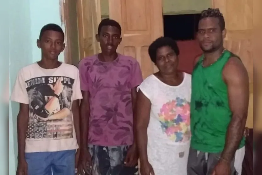  Familiares de Andréia, que ficaram na Bahia  