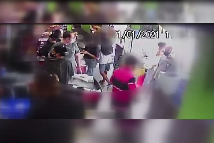Funcionário de mercado é agredido após pedir para cliente utilizar máscara