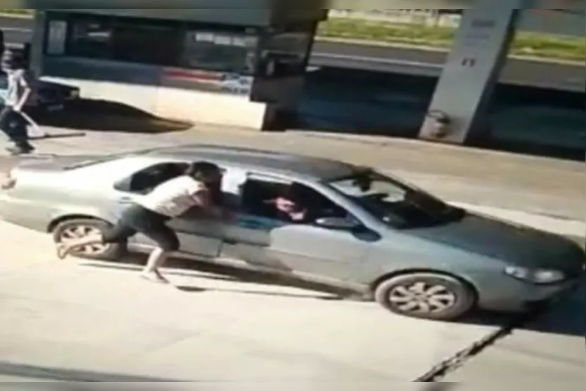 Grávida de 6 meses é atropelada e arrastada por carro