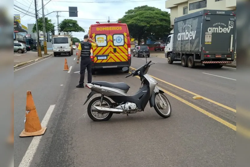 Homem de 30 anos fica ferido em acidente na Avenida Minas Gerais; vídeo