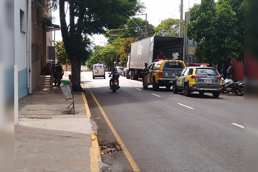 Homem é preso após ir no serviço da ex e danificar seu carro