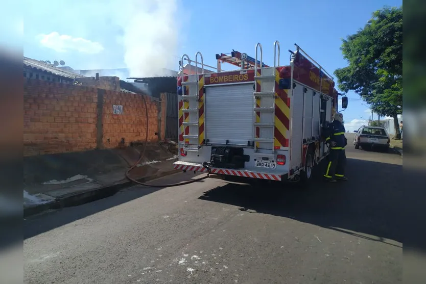 Homem morre em incêndio no Jardim Colonial; assista