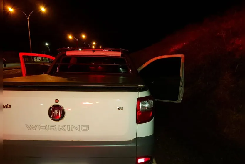 Homem que estava em carro roubado morre após confronto