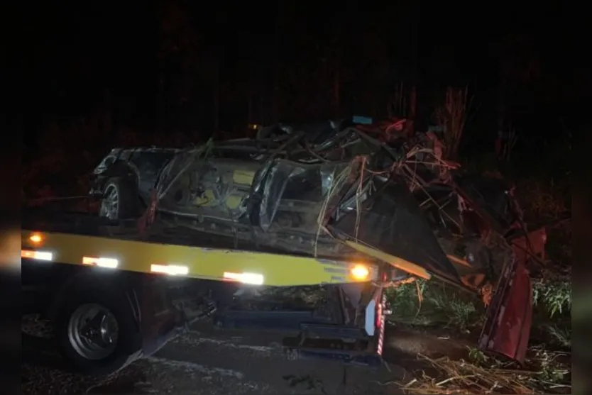 Jovem de 24 anos morre após colidir veículo em barranco na PR-542