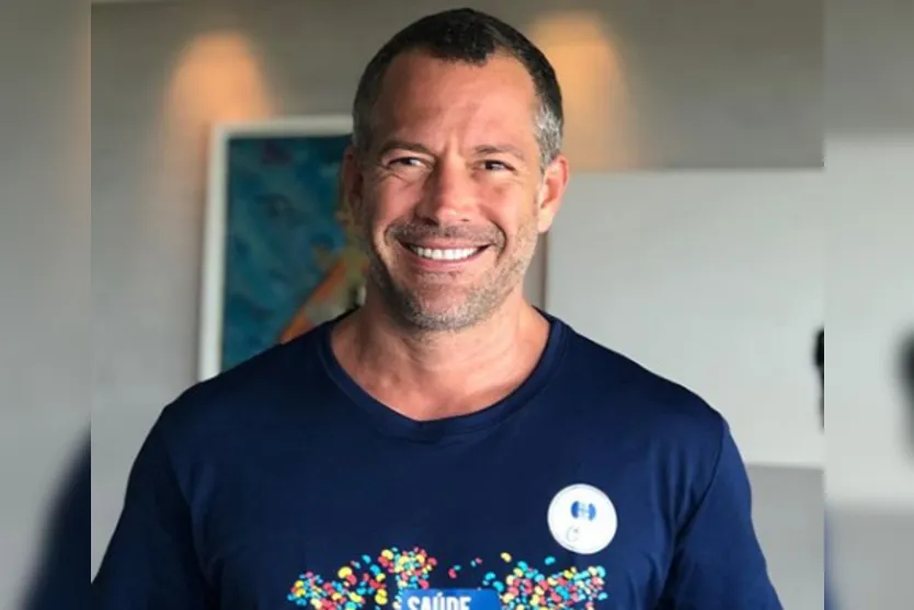 Malvino Salvador mostra resultado de transplante capilar