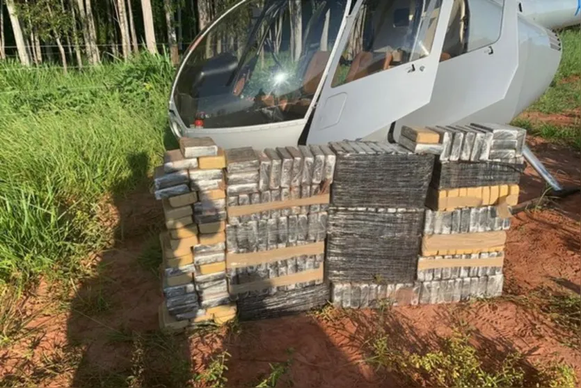 PF apreende helicóptero carregado com 220 kg de cocaína em Santa Mônica