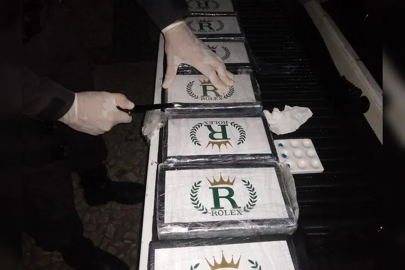 PF prende duas pessoas em flagrante transportando 170 kg de cocaína