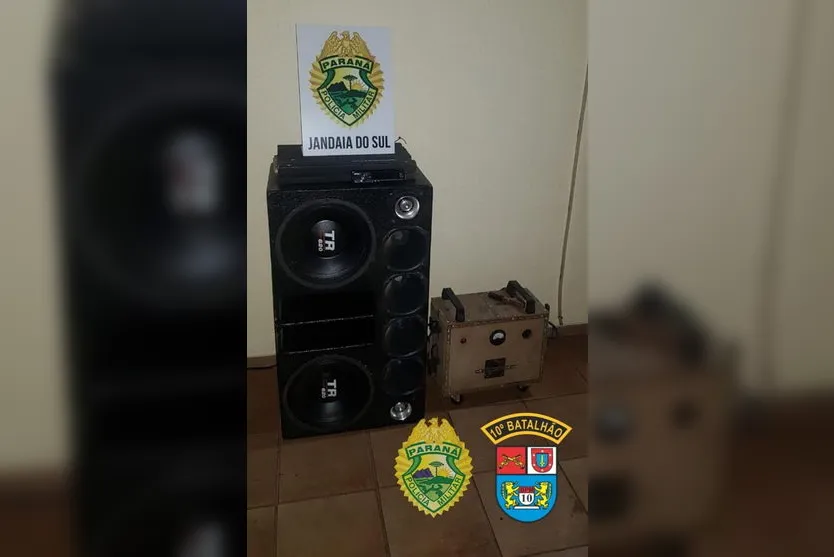 PM acaba com festa em chácara e apreende som de carro