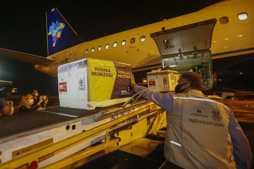 PR começa a distribuir neste domingo 86,5 mil doses da vacina da AstraZeneca