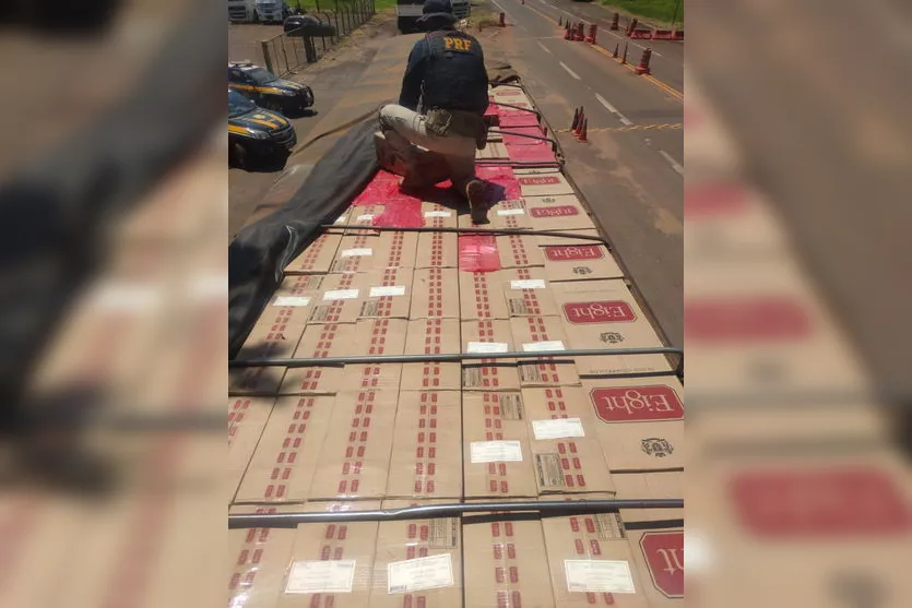 PRF apreende carreta carregada com cigarros contrabandeados; veja